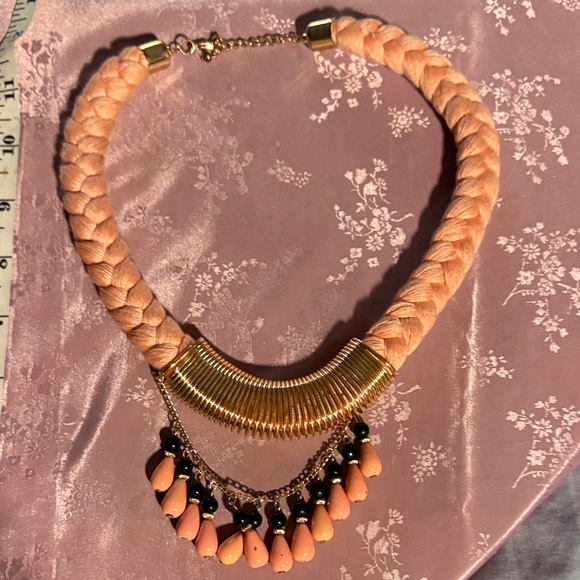 Jewelry - Light pink statement necklace